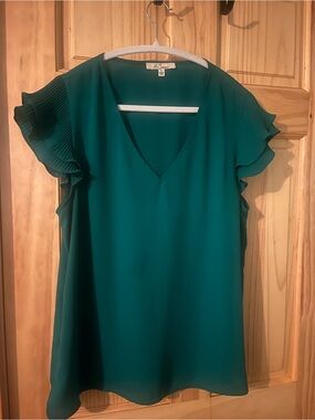 Women's Emerald V-Neck Ruffle Sleeve Top